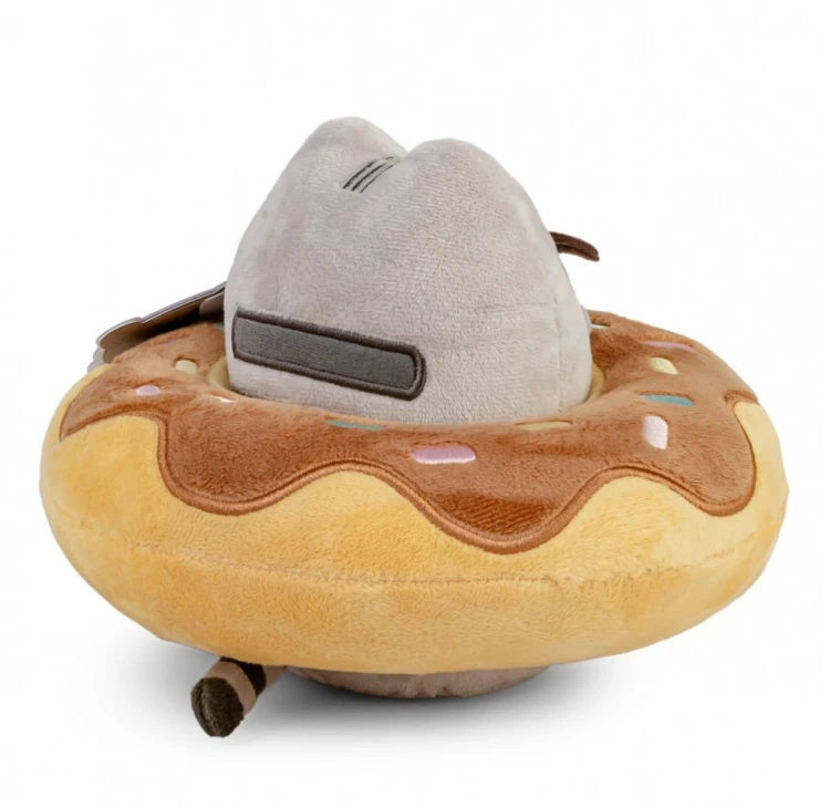 Pusheen w dużym donucie