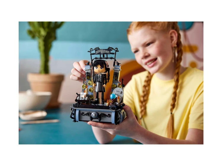 LEGO Wednesday 76780 Figurka Wednesday Addams
