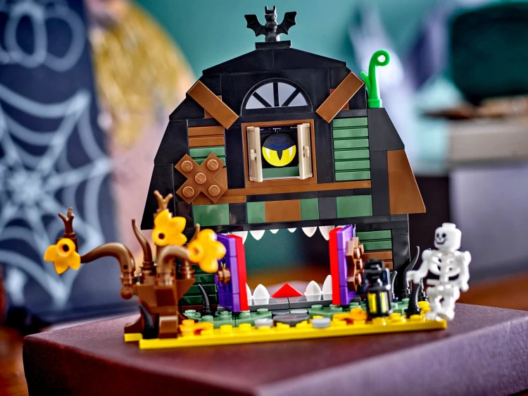 LEGO ICONIC 40721 Halloweenowa stodoła Mr Puggy.webp