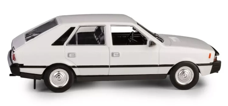xK-579_FSO_POLONEZ_WHITE_p-me.jpg.pagespeed.ic.LQ6B33-in8.jpg.webp